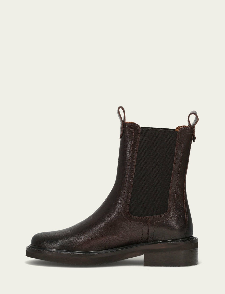 FRYE Women's Chocolate Phoebe Chelsea Boot