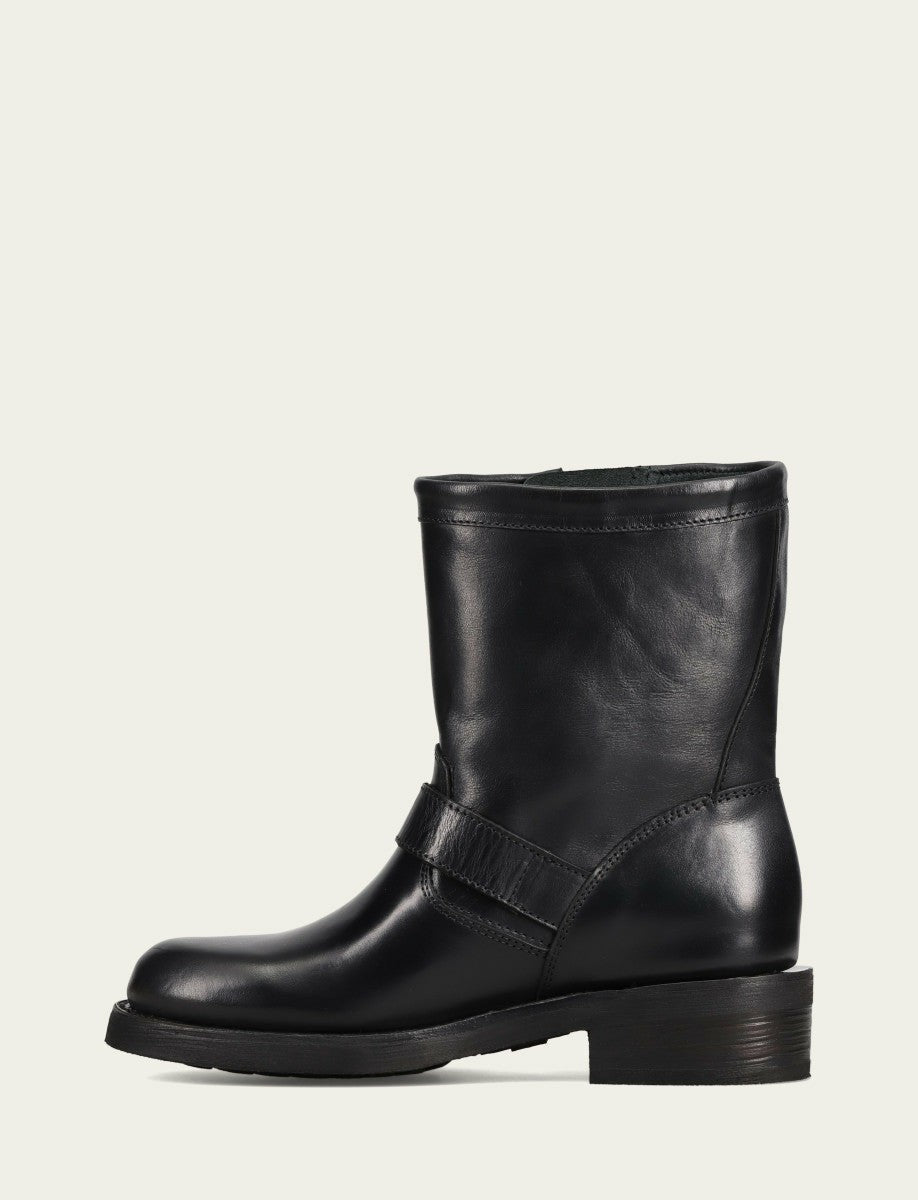 FRYE Women's Black Viv Short Engineer Bootie