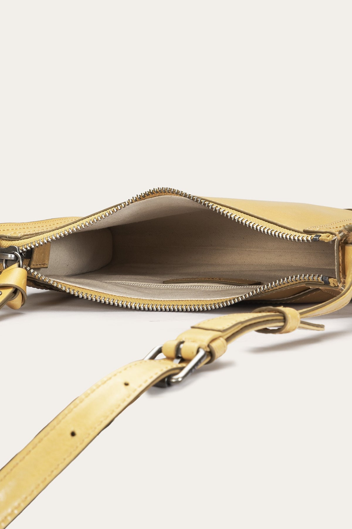 FRYE Women's Banana Melissa Zip Crossbody