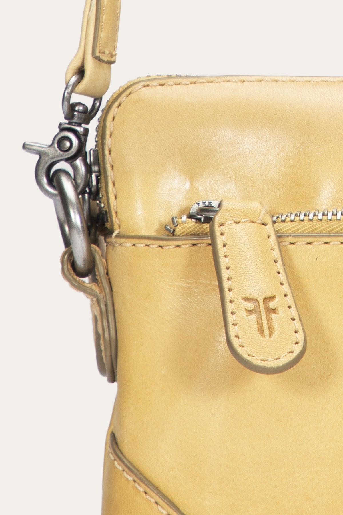 FRYE Women's Banana Melissa Crossbody Wristlet