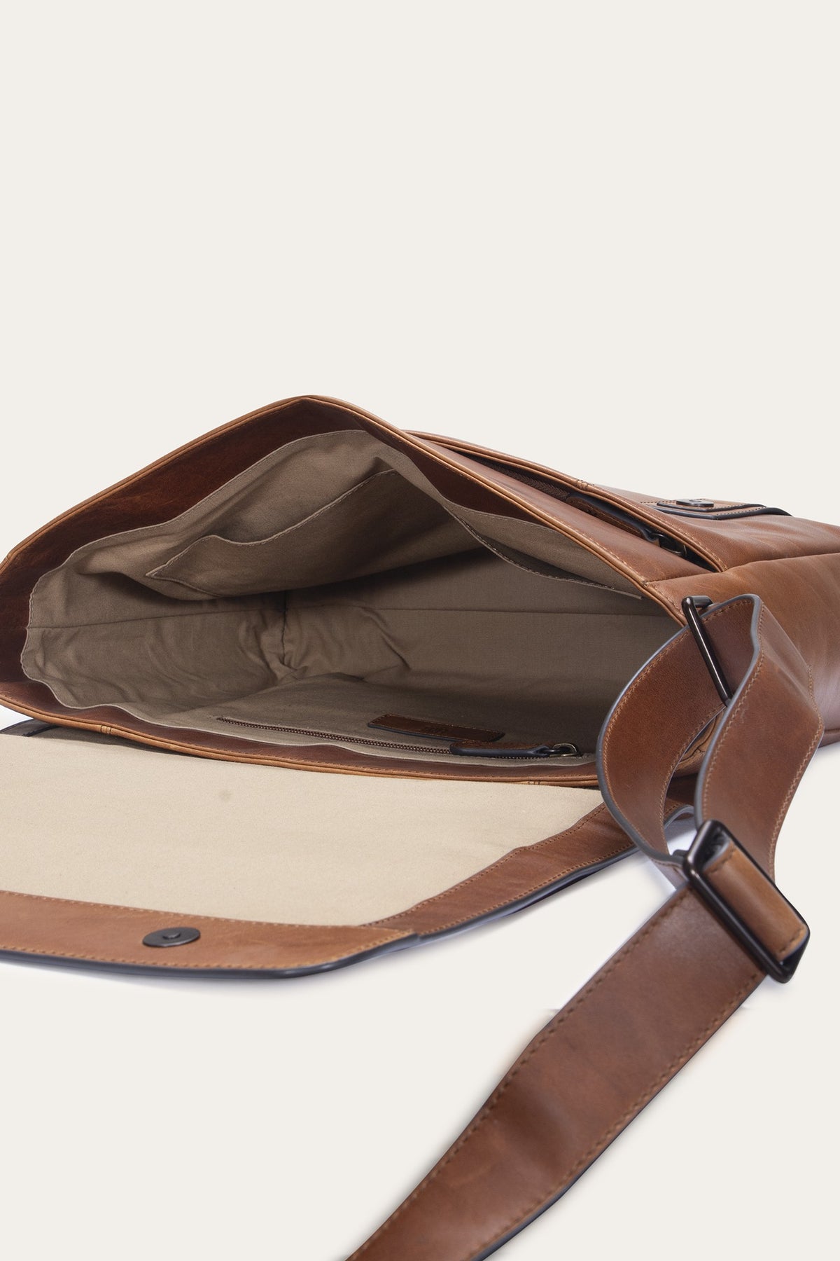 FRYE Men's Cognac Logan Messenger Bag